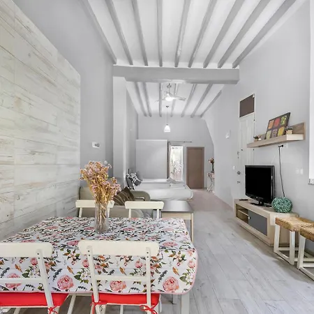 Modern & Bright Loft Near Market *