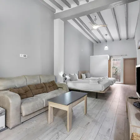 Modern & Bright Loft Near Market