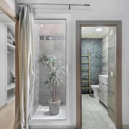 Modern & Bright Loft Near Market *