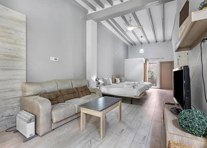 Modern & Bright Loft Near Market